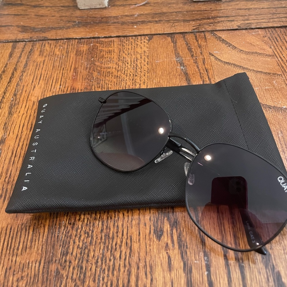 Quay circular glasses!
